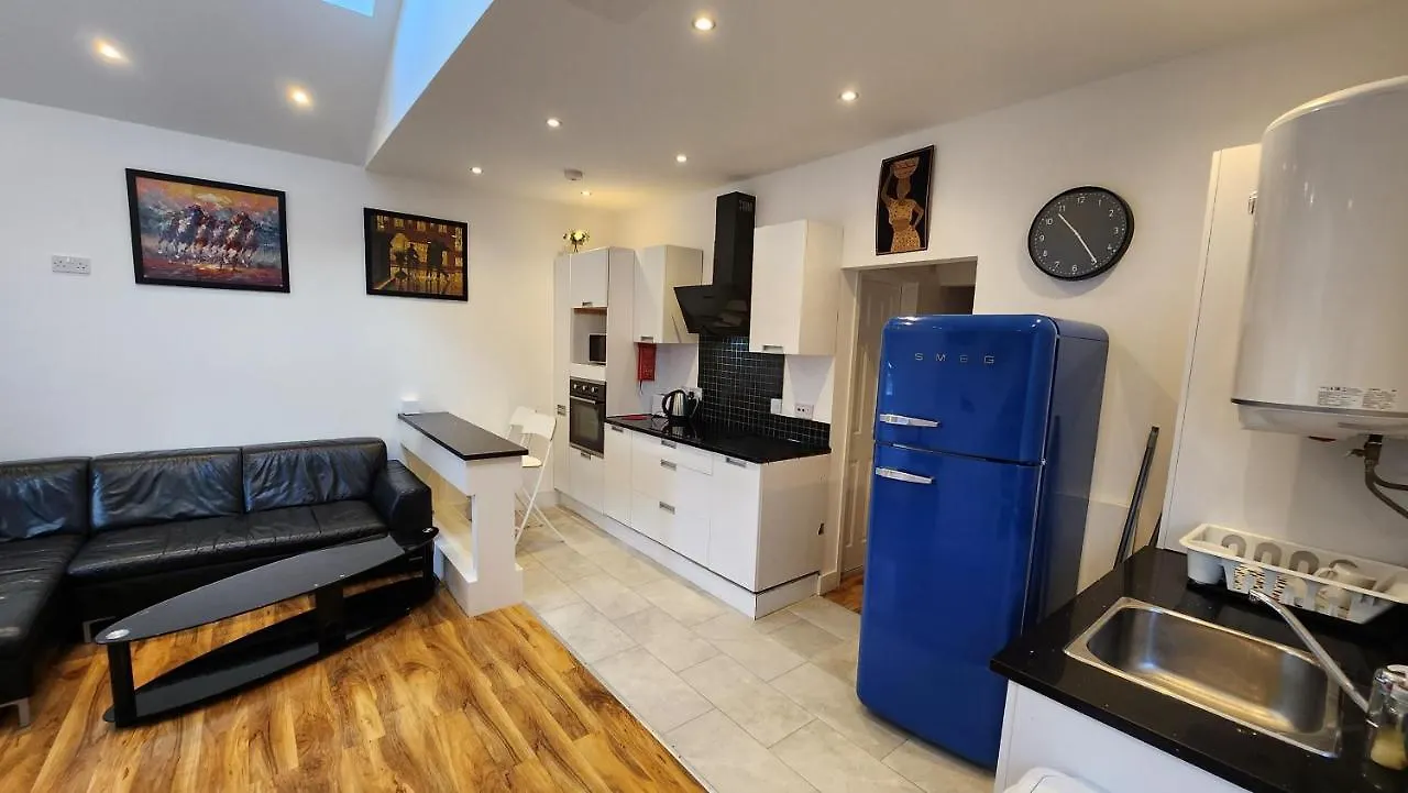 Residential Quarters, The Bungalow - Shooters Hill Villa London