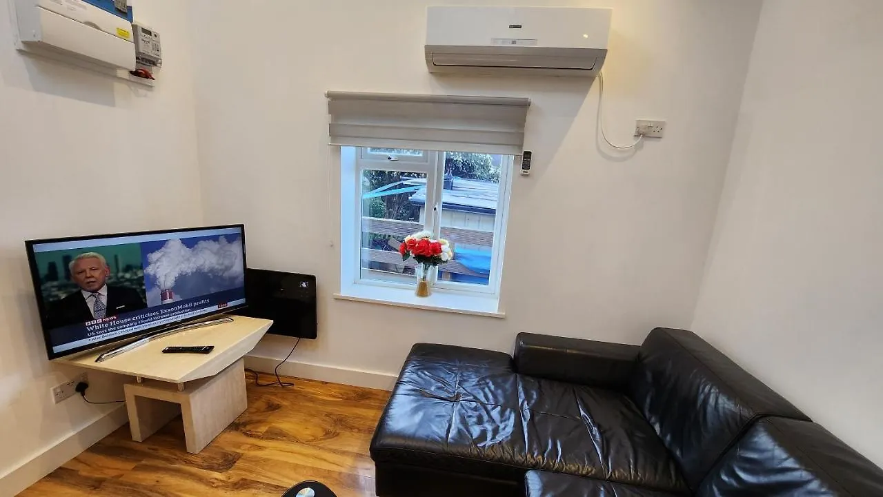 Residential Quarters, The Bungalow - Shooters Hill Villa London 0*,