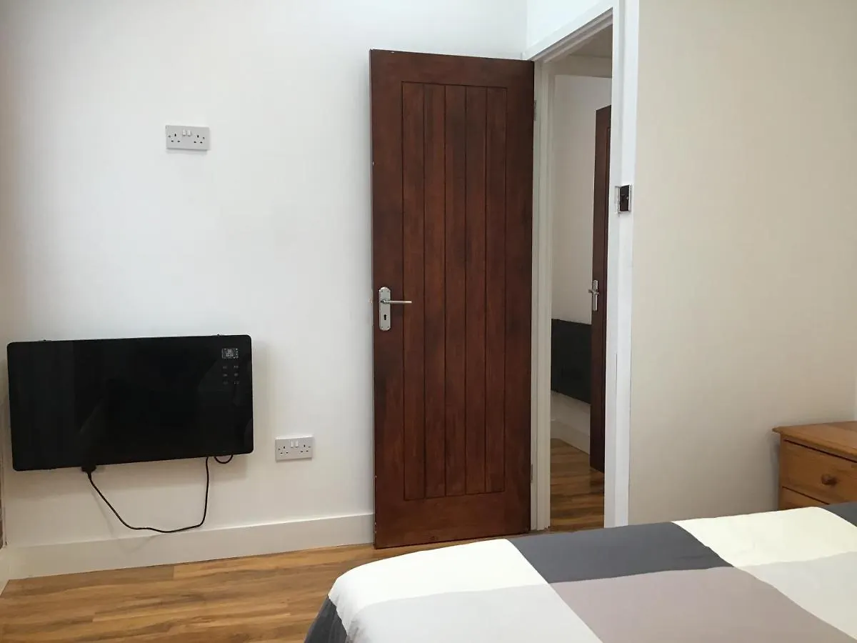 Residential Quarters, The Bungalow - Shooters Hill Villa London