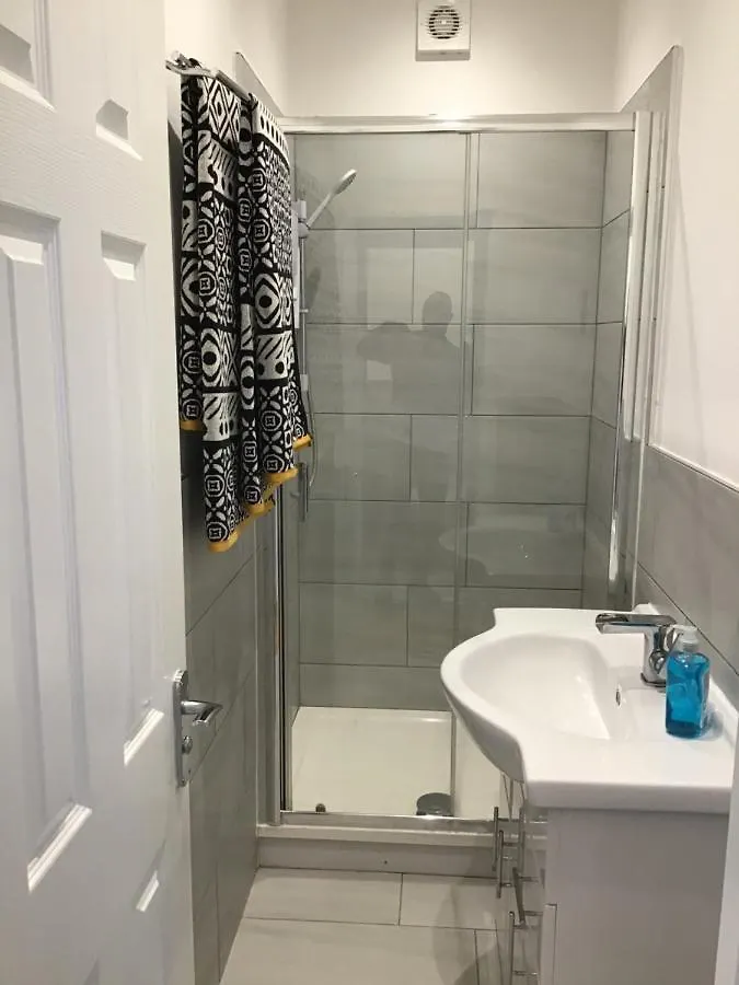 Residential Quarters, The Bungalow - Shooters Hill Villa London